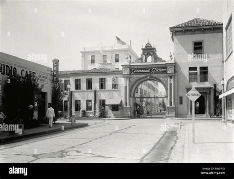 Paramount Studio Gate, Hollywood, California, 1920s Stock Photo - Alamy