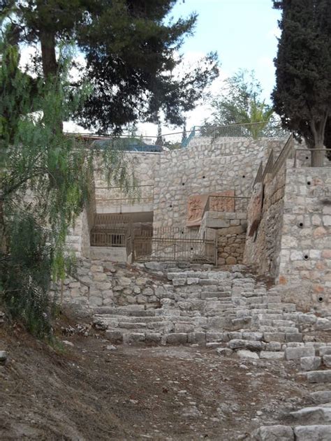 Archaeology: Jesus’ Crucifixion, Tomb, & The Via Dolorosa | Dave Armstrong