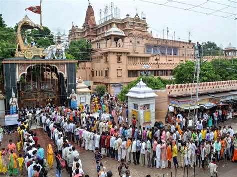 Janmashtami 2018: Lakhs throng Mathura, massive rush at Sri Krishna ...