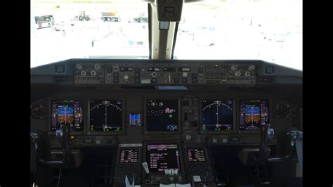 Boeing 777 300er Cockpit