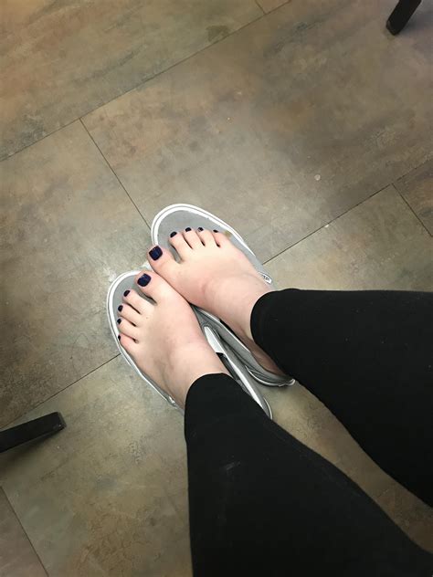 school toes ;) : r/FeetToesAndSocks