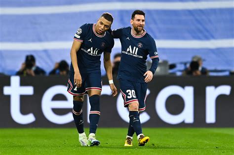 Lionel Messi's brilliant assist for Mbappe in PSG's open training session