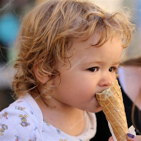 Baby boy eating ice cream — Stock Photo © Tverdohlib.com #103954214