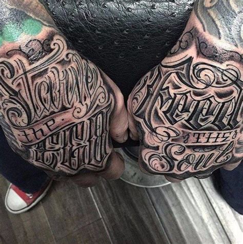 CRIMINAL LETTERING TATTOO | VK | Diseños de tatuaje para parejas, Manos tattoo, Tatuajes en la mano