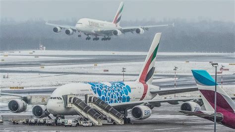 AIRBUS A380 LANDING with another AIRBUS A380 on the GROUND (4K) - YouTube