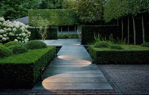 Hardscaping 101: Pathway Lighting - Gardenista