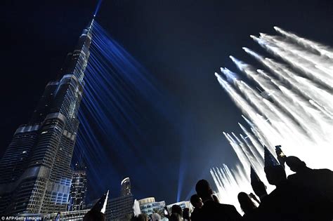 Burj Khalifa cancels NYE fireworks display for light show | Daily Mail ...