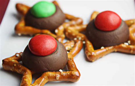 Easy Christmas Cookies With Holiday Pretzels • The Wicked Noodle