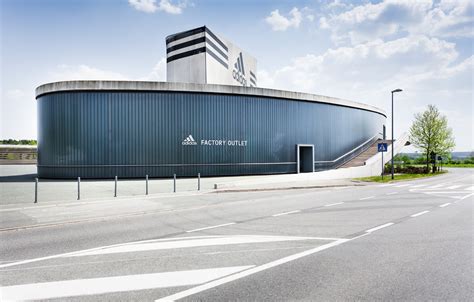 Adidas Factory Outlet Store Herzogenaurach - pfnphoto.com – Johannes Heuckeroth – Architectural ...