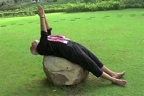 PM Modi Performs Yoga in Response to Virat Kohli's Fitness Challenge - News18