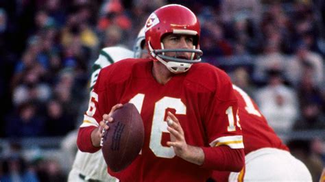 Len Dawson, Chiefs' Hall of Fame QB and broadcaster, dies at 87