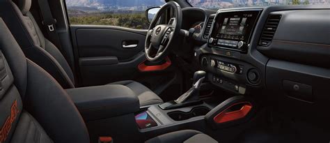 2023-nissan-frontier-pro4x-interior - Nissan of Sarnia