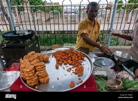 Vendor of deep fried pakoras street food in Bundi, Rajasthan, India ...