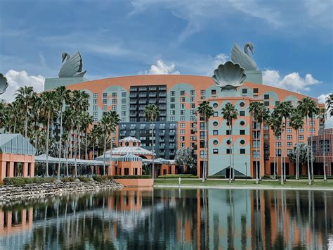 Review of the Walt Disney World Swan Hotel | Meet @ the Barre