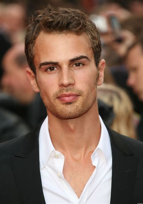 theo james wallpaper - Google Search | Тео джеймс, Знаменитости парни ...