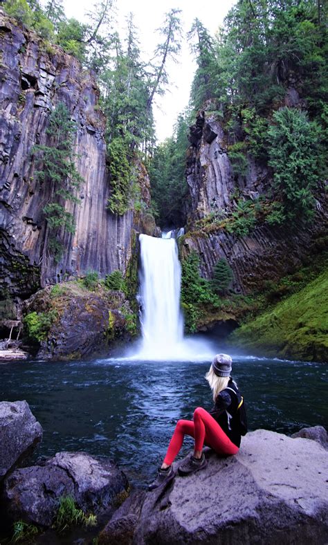 The beautiful Toketee waterfall along the North Umpqua river in Oregon ...