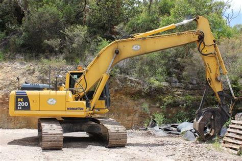 Komatsu PC200-8 Excavator Review & Specs | iseekplant