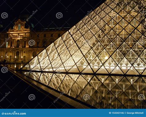 The Louvre Museum at night editorial photo. Image of masters - 154342146