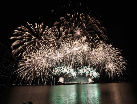 Fireworks display lights up Manila Bay skies | Photos | Philippine News ...