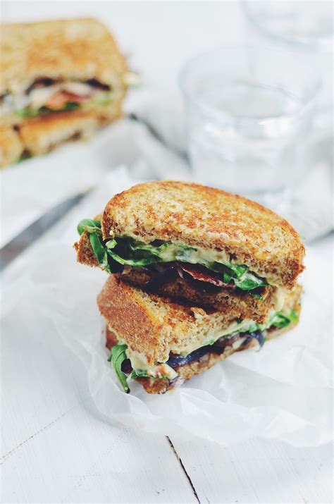 The BEST sandwich ever - Vegan grilled cheese sandwich