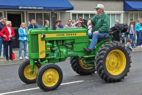 John Deere 320: Specs, Engine, Transmission, Dimensions