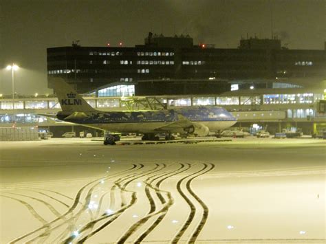 Commissioner blasts snow-hit airports for being unprepared