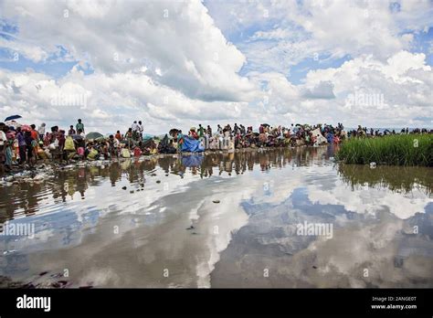 Rohingya refugee in Bangladesh. Thousands people crossed border between ...