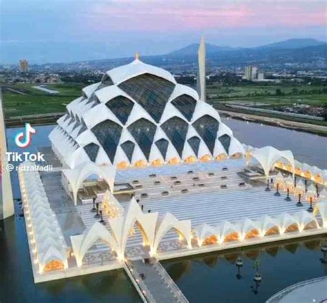 7 Fakta Masjid Al Jabbar, Mulai dari Awal Pembangunan Hingga Hari Ini Diresmikan - Lampusatu.com