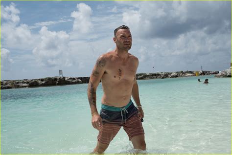 Brian Austin Green Goes Shirtless in Mexico, Enjoys Vacation with Son Kassius!: Photo 3948185 ...