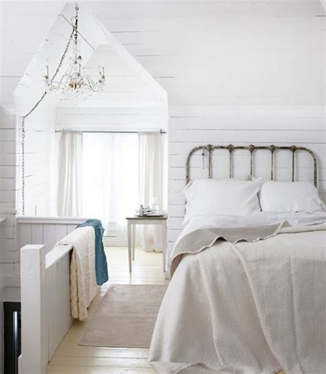 6 Essential Lessons for Decorating With White | Country cottage bedroom ...