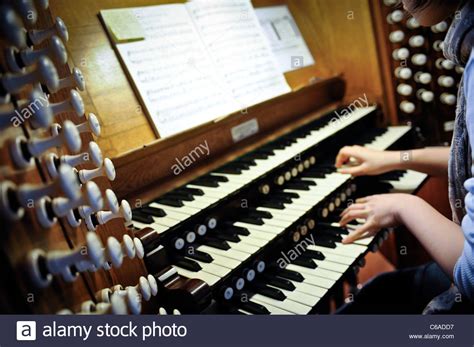 Pipe Organ Keyboard Stock Photos & Pipe Organ Keyboard Stock Images - Alamy