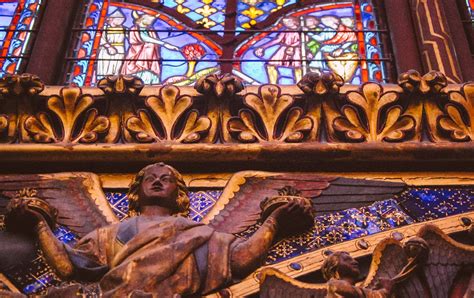 The Dazzling Stained Glass Windows of Sainte-Chapelle - Paris Perfect