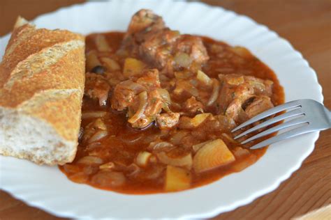 Slow Cooker Hungarian Goulash – 12 Tomatoes