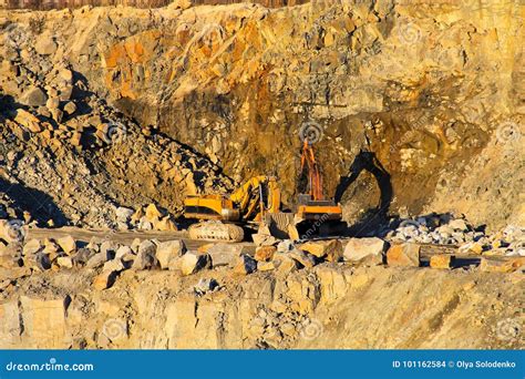 Heavy Machinery in Granite Quarry Stock Photo - Image of mountain, earth: 101162584