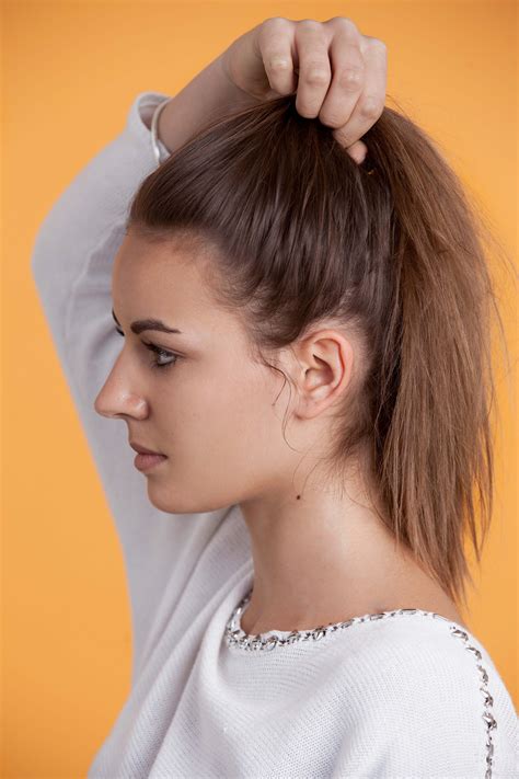 Tutorial: How To Create a Messy Bun On Long Hair