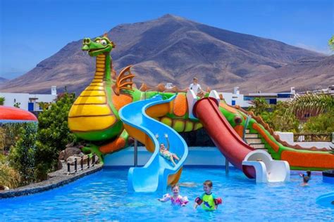 Top 7 Best Family Hotels in Lanzarote 🥇