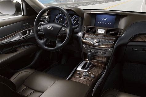 Infiniti Q70L 2023 Images - View complete Interior-Exterior Pictures | Zigwheels