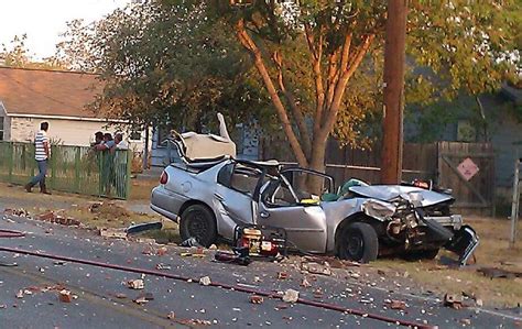 Man killed early Monday in crash - San Antonio Express-News