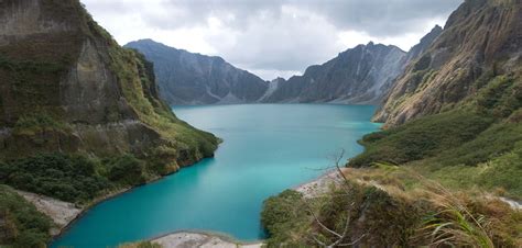 Pinatubo Crater Lake Wallpaper [2500x1193]