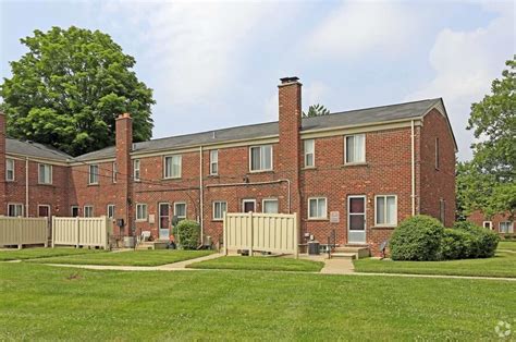 Oak Park Manor Apartments - Oak Park, MI | Apartment Finder