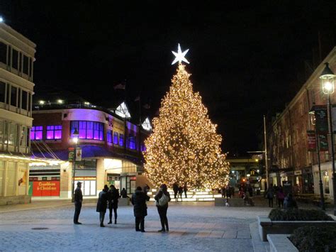 The Christmas tree in South Street Seaport at night! | Eiffel tower ...