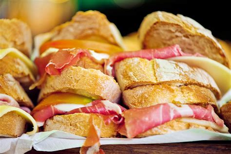 Prosciutto sandwiches? Yum!!