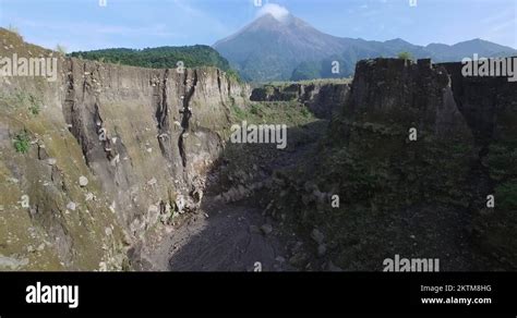 Gunung merapi volcano Stock Videos & Footage - HD and 4K Video Clips - Alamy