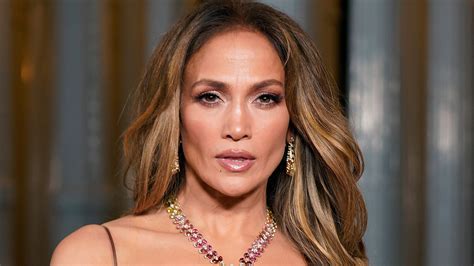 Jennifer Lopez Finally Revealed the Secret to Her Signature Eye Makeup — See Video | Allure