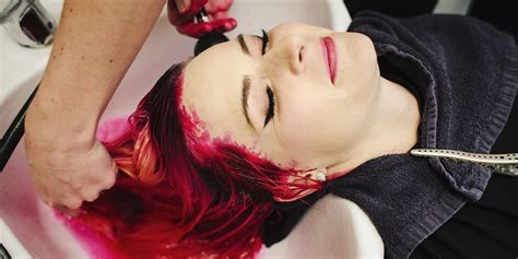 A step-by-step guide to remove hair dye from skin