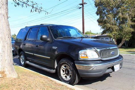 2001 Ford expedition eddie bauer towing capacity