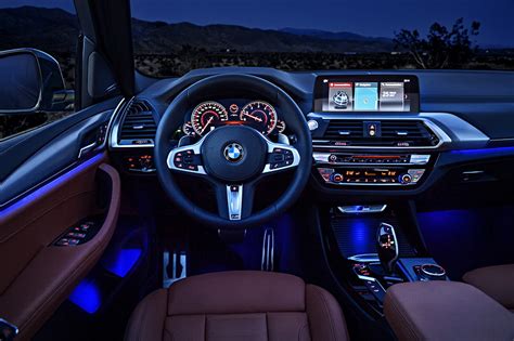 Foto: BMW X3 xDrive M40i, Interieur vorne, mit ambienter Beleuchtung (vergrößert)