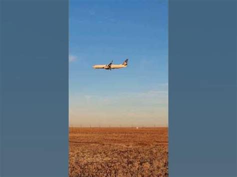United Boeing 737-900er landing at den - YouTube