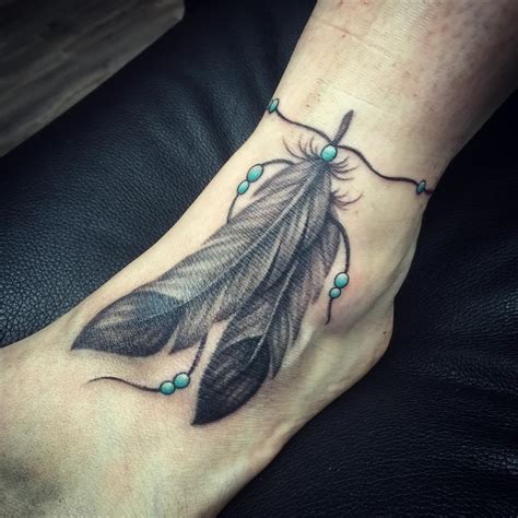 30 Cutest Feather Tattoos to Dazzle You