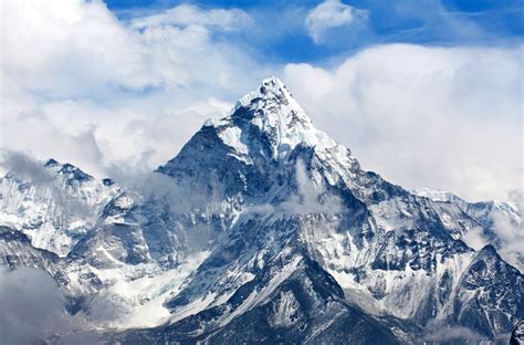 kvue.com | Man climbs Everest, dies on way down